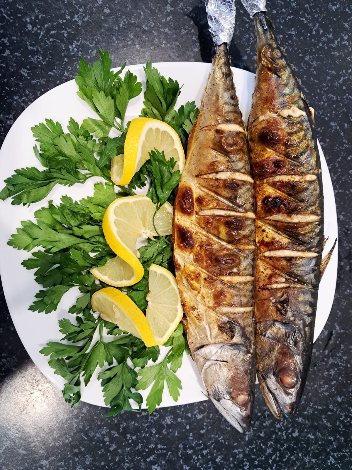 Скумбрия ма мангале с лимончиком и зеленью