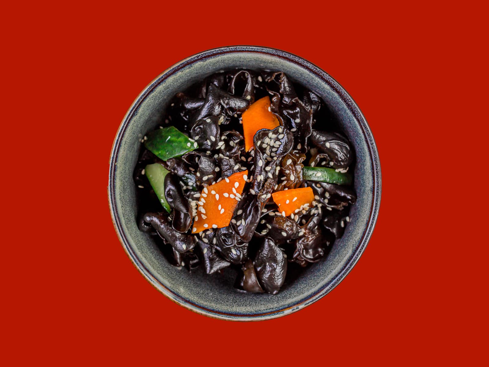 Древесные грибы с овощами