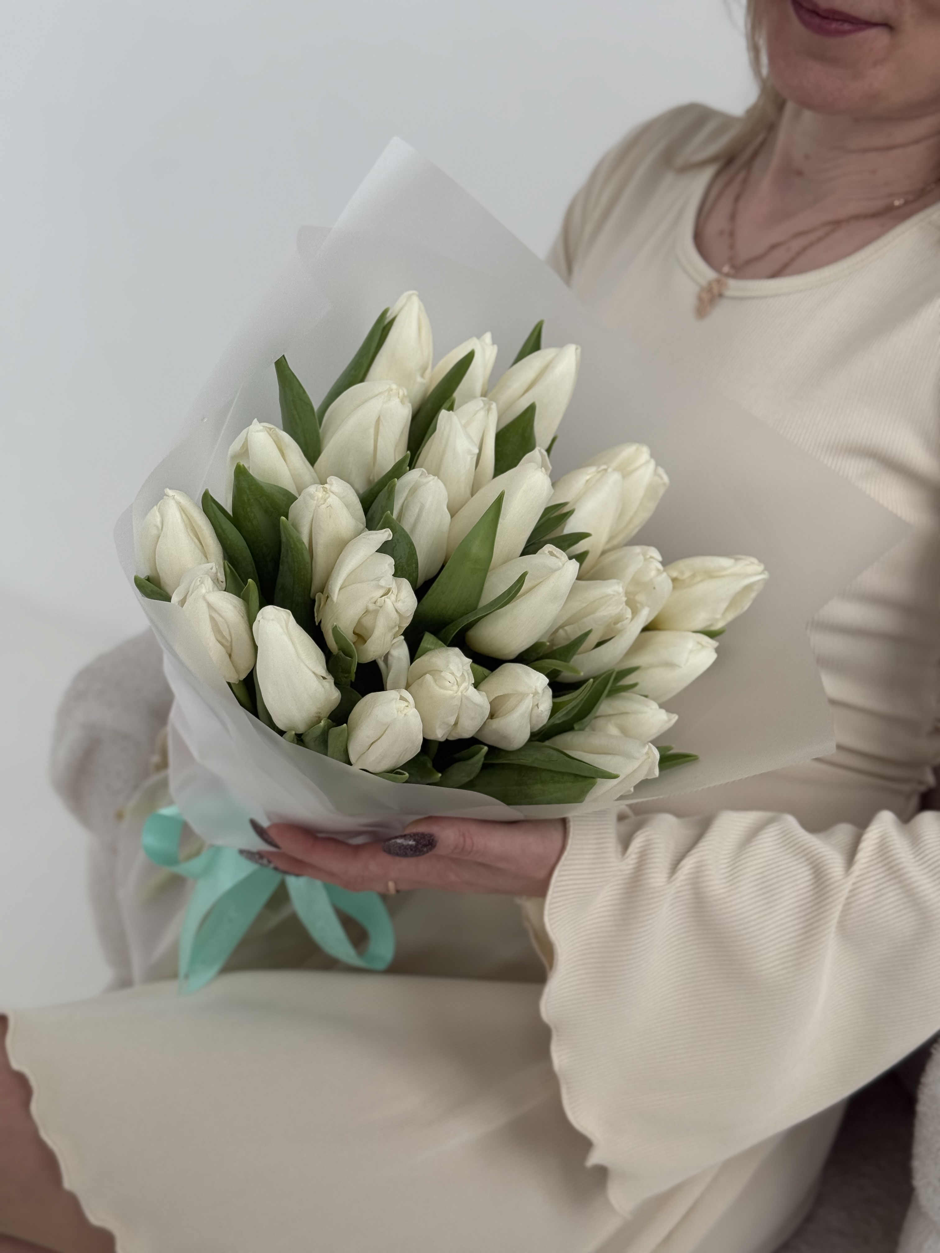 25 белоснежных хрустящих тюльпанов