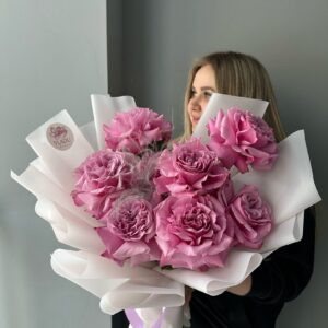 Букет из пионовидных французских роз