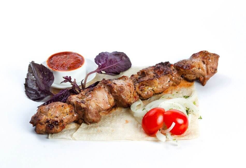 Шашлык из свинины с лепешкой