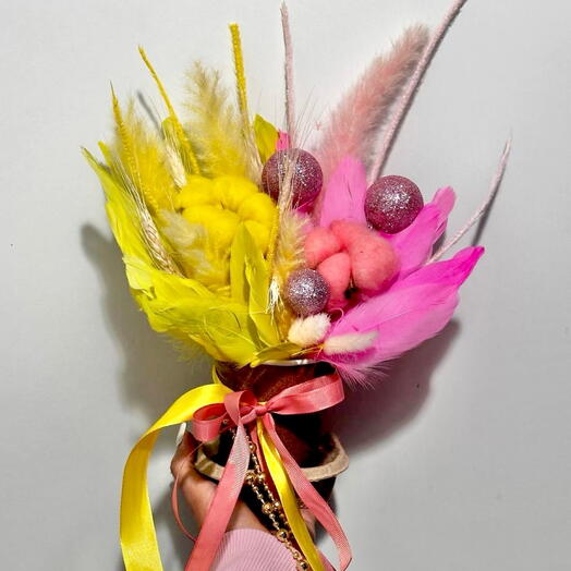 Композиция «Всплеск чувств» из сухоцветов
