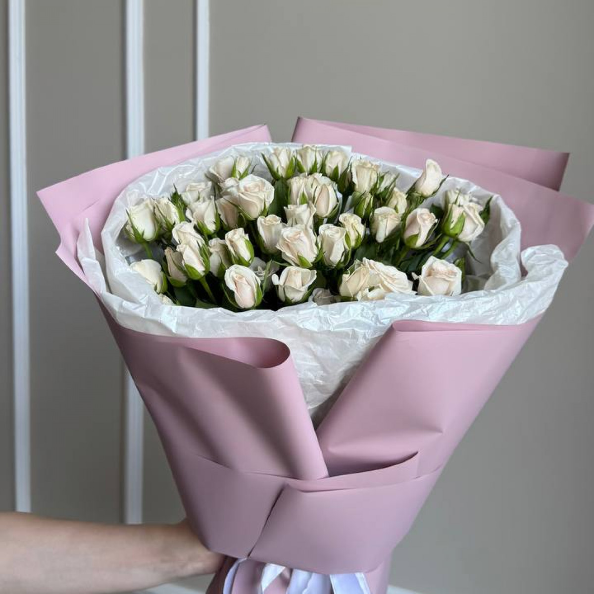 Моно букет из кустовых роз 71 (предзаказ)