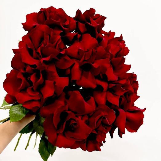 Букет ажурных красных роз