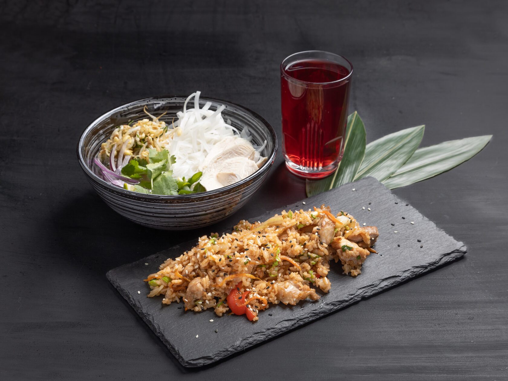 Фо га ﴾1/2 порции﴿ + рис с курицей + морс