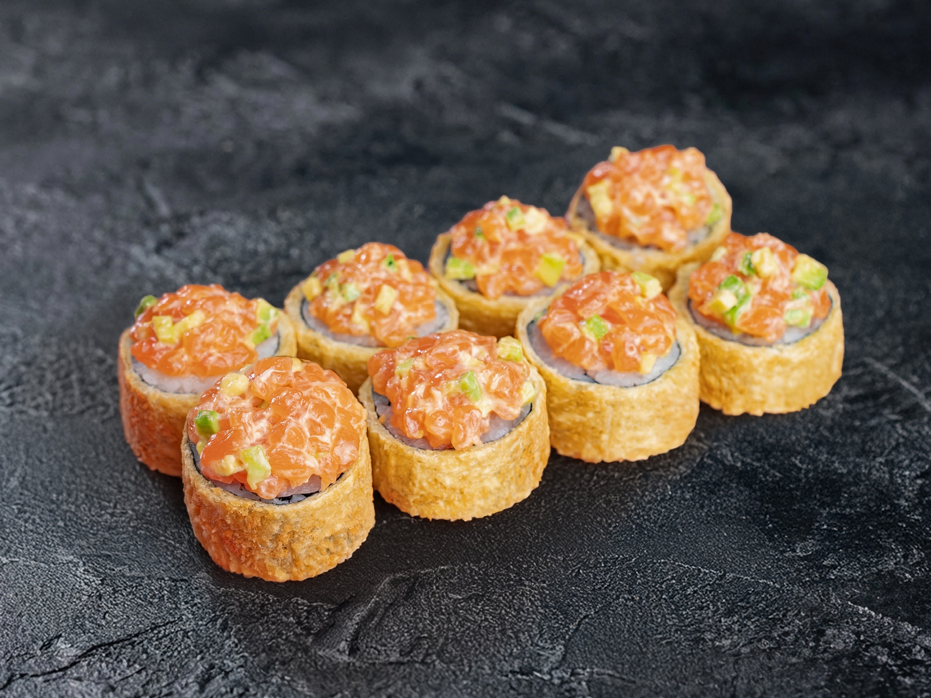 Роллы «Темпура с тар-таром из лосося»