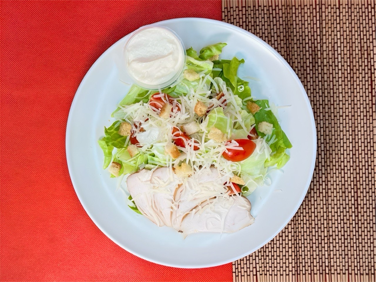 Салат Цезарь с курицей