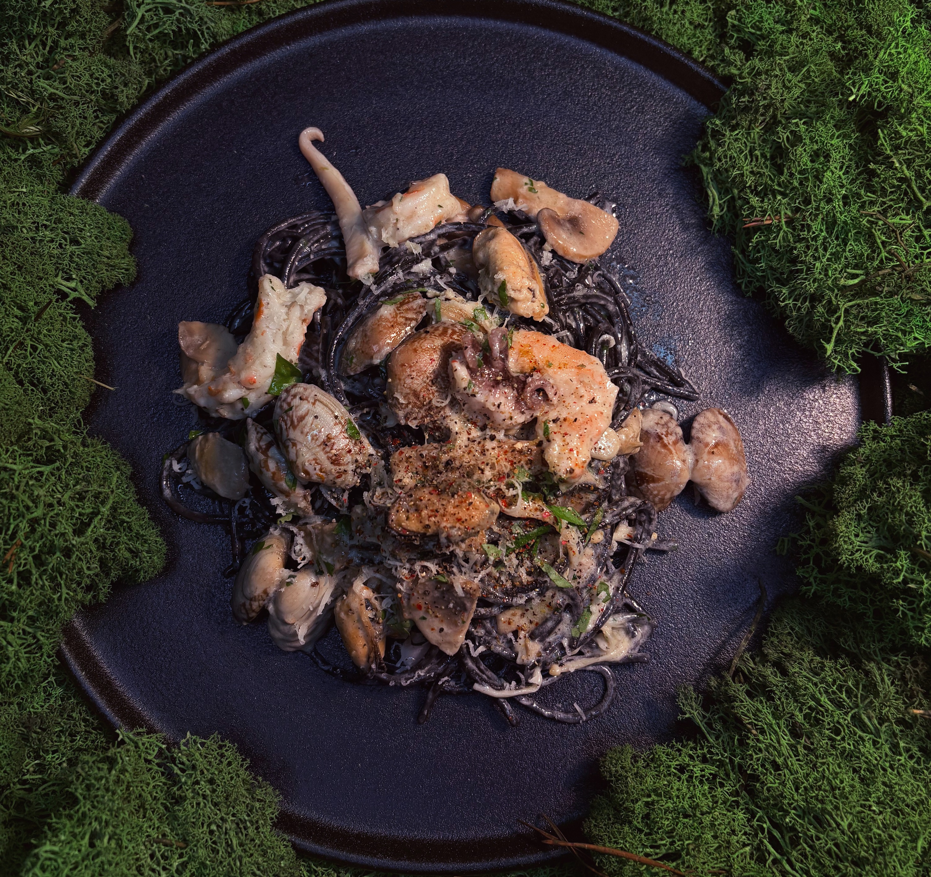 Pasta nero с морепродуктами