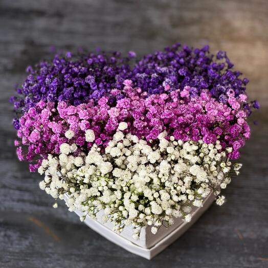 Композиция из гипсофилы в виде сердца