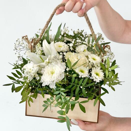 Композиция «Милка» из роз, хризантем, гипсофилы и лилии