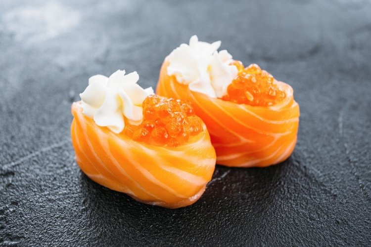 Гункан салмон икура