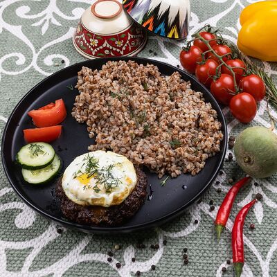 Бифштекс с макаронами