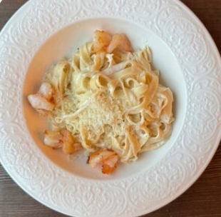 Паста ручной работы с креветками в сливочном соусе (стандартная порция)