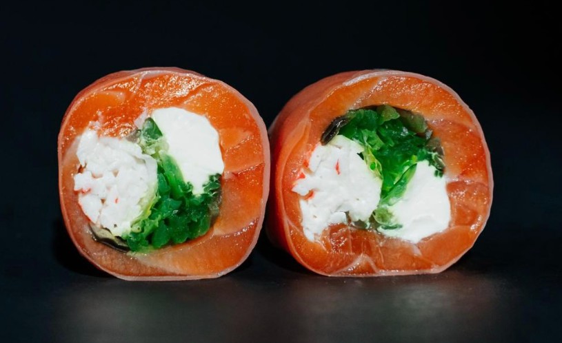 Ролл без риса с крабом и чукой
