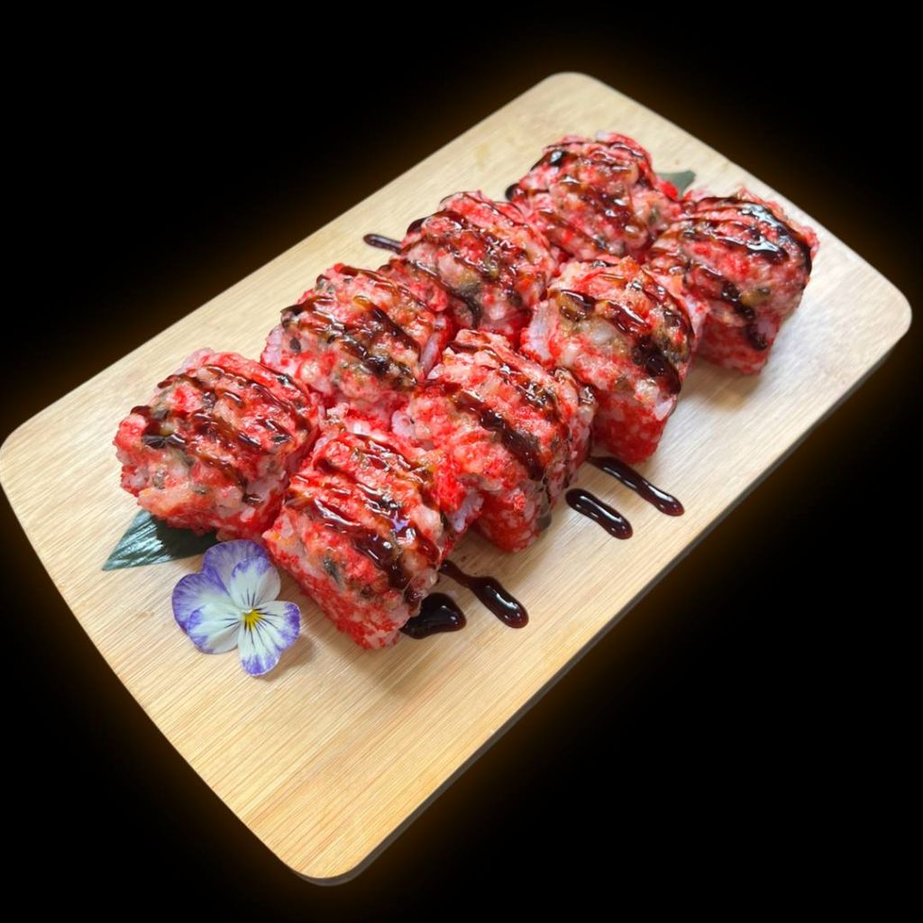 Запеченный ролл с угрем и тигровыми креветками