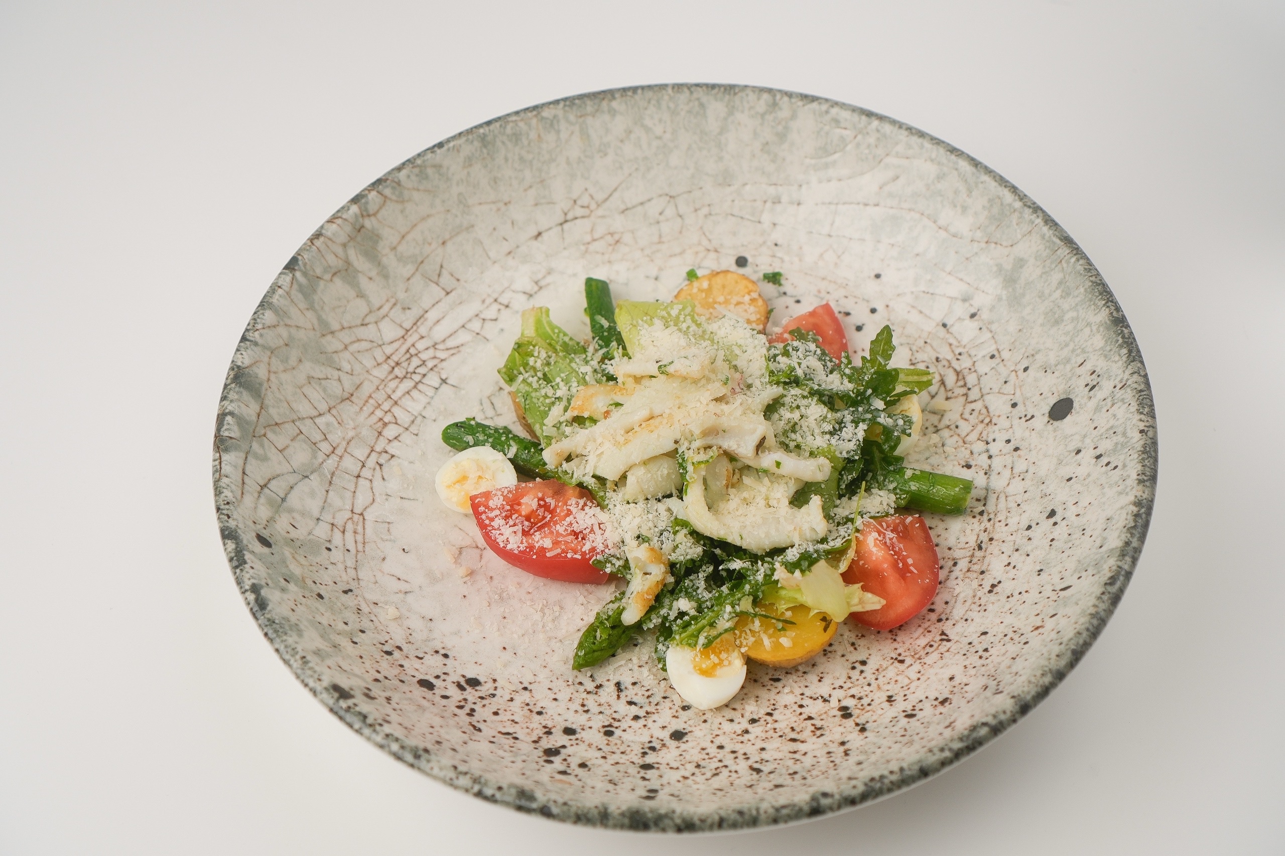 Теплый салат с кальмаром