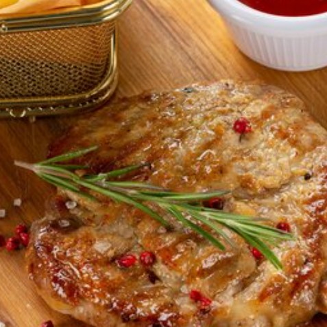 Стейк из ошейка с картофелем фри и аджикой