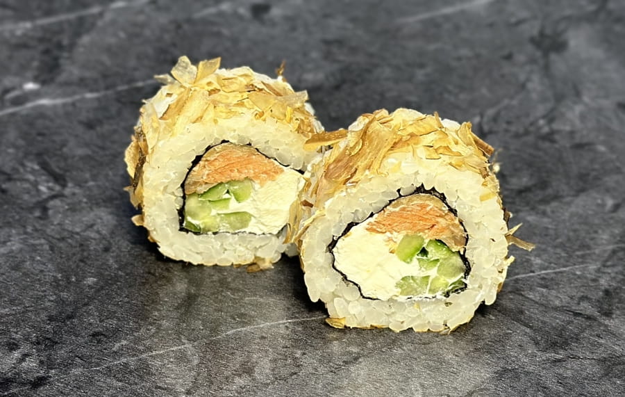 Бонито с жаренным лососем