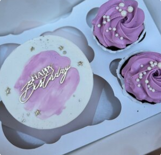 Подарочный набор: бенто-торт с капкейками «С днем рождения для нее» (начинка на выбор)