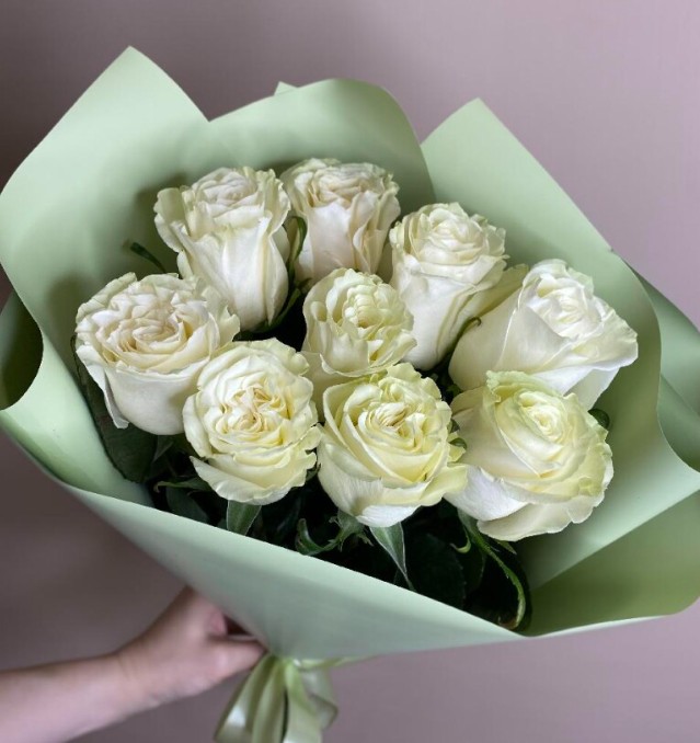 Букет крупных белых роз
