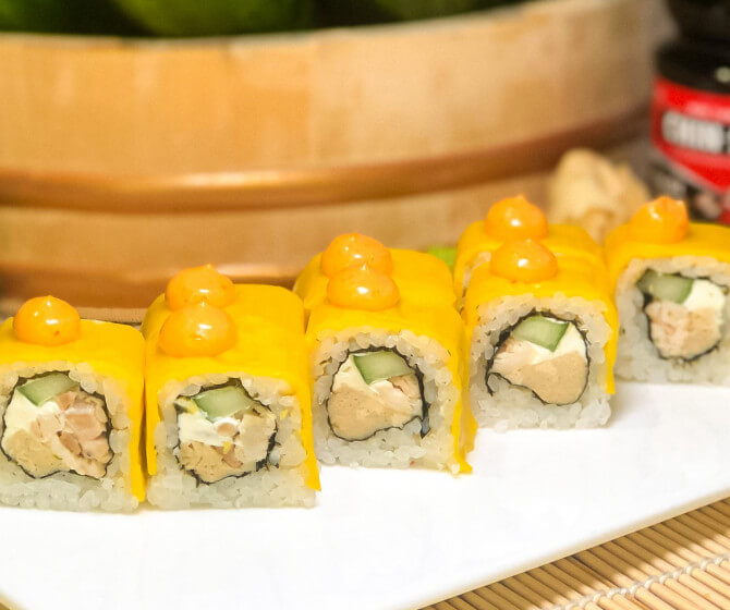 Ролл сырный с курицей