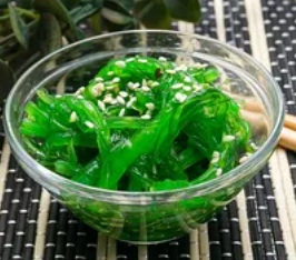 Салат Чука с ореховым соусом