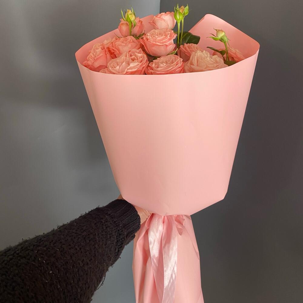 Розовые кустовые розочки