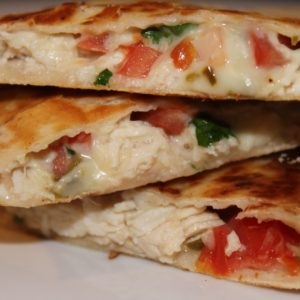Тортилья с сыром и овощами на мангале