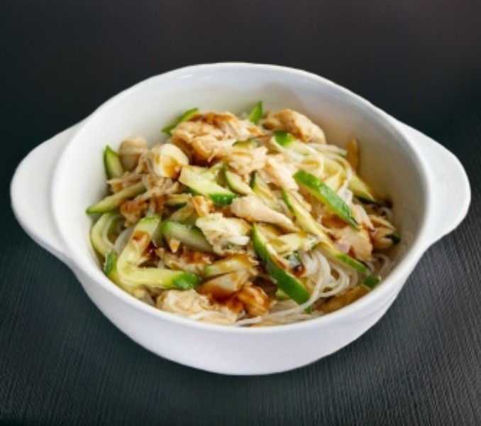 Салат фунчоза с курицей