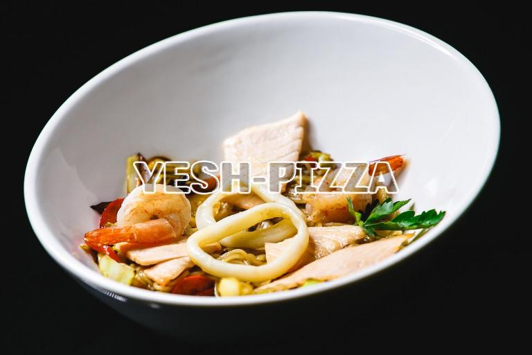 Якисоба с морепродуктами