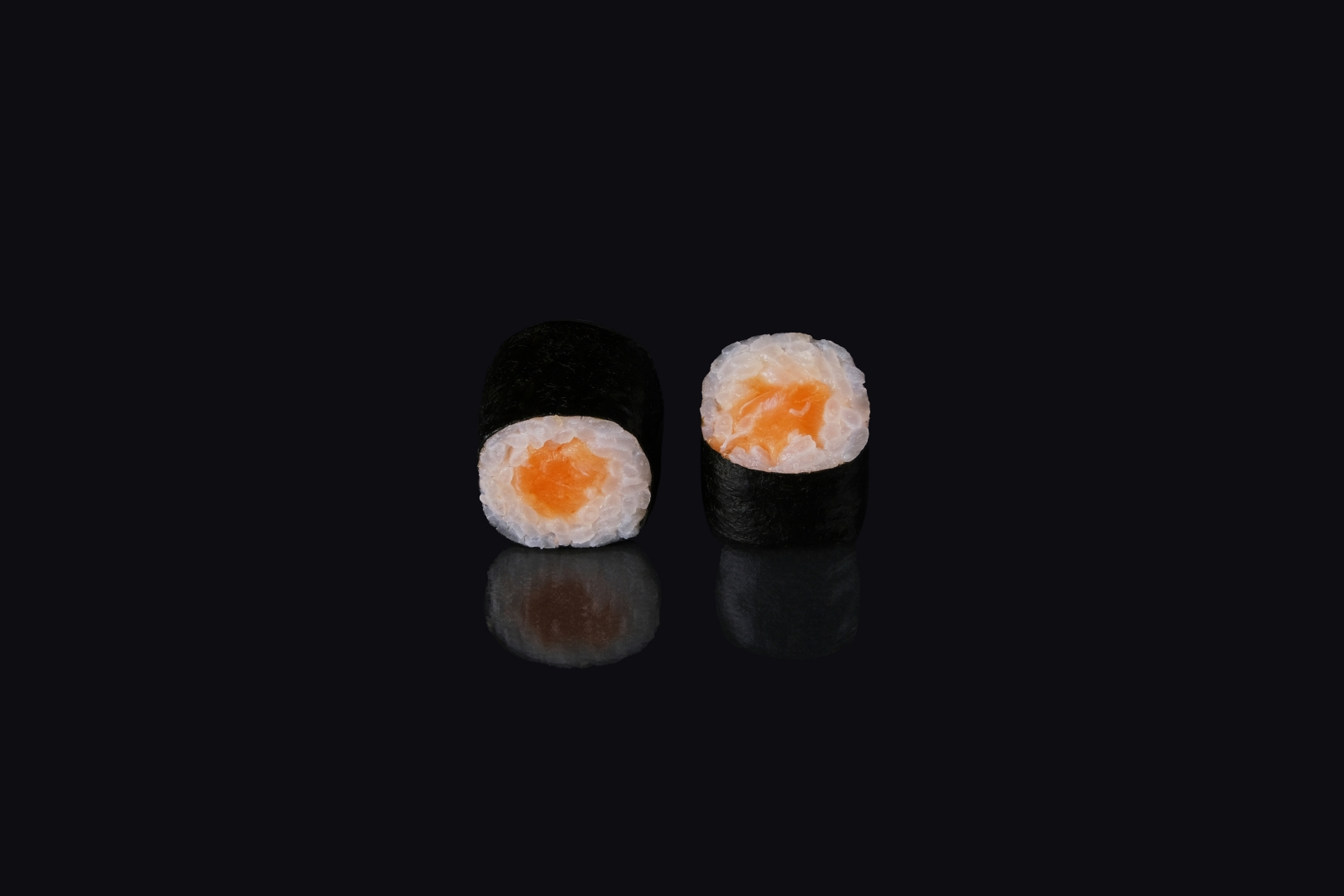 Маки с лососем