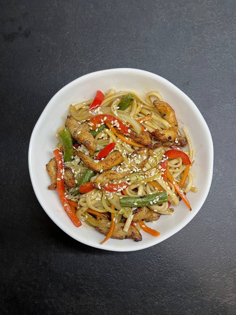 Курица в соусе терияки с лапшой удон