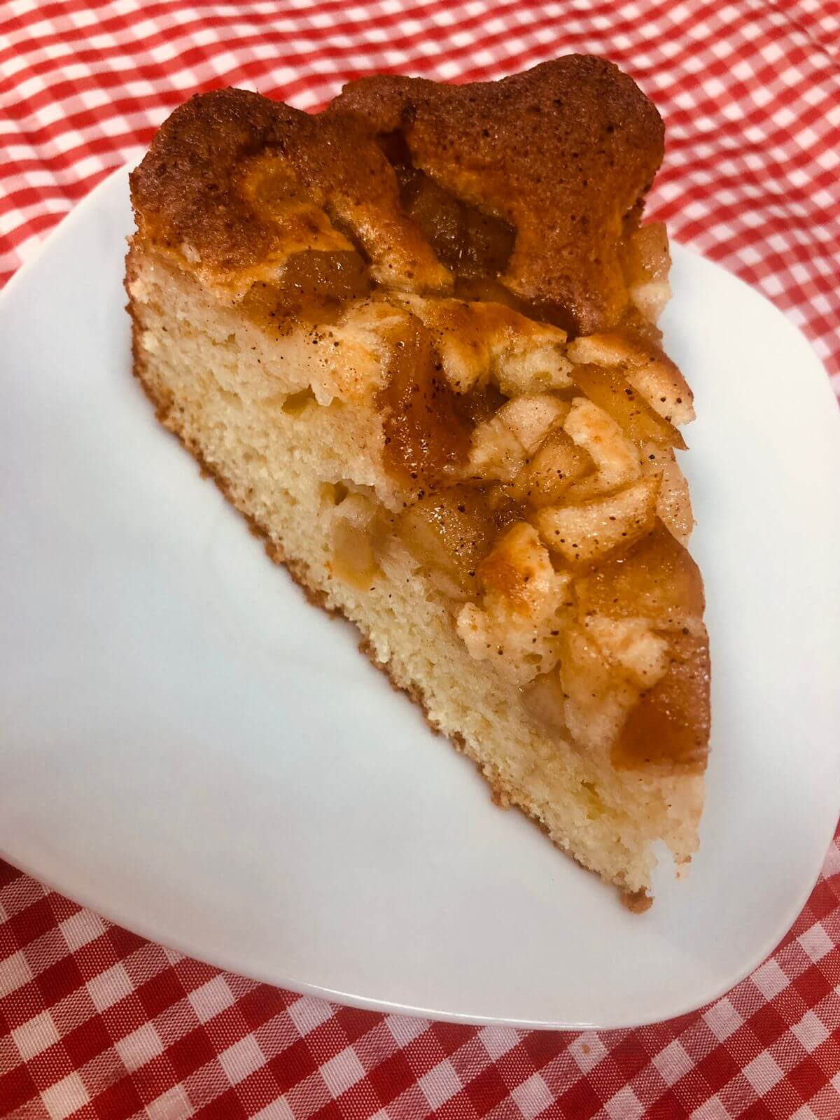 Шарлотка с яблоком, манник