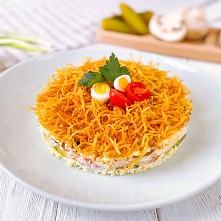 Салат с копчёной курицей и картоф. пай