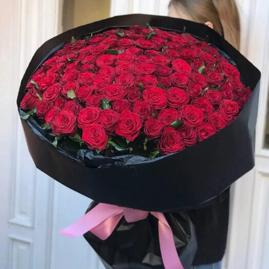 101 красная Роза в черной упаковке