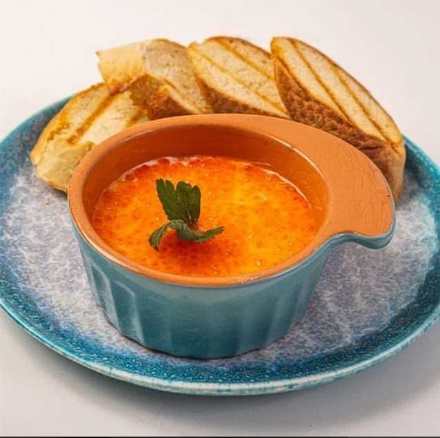 Лососевая икра с кем-сыром и авокадо