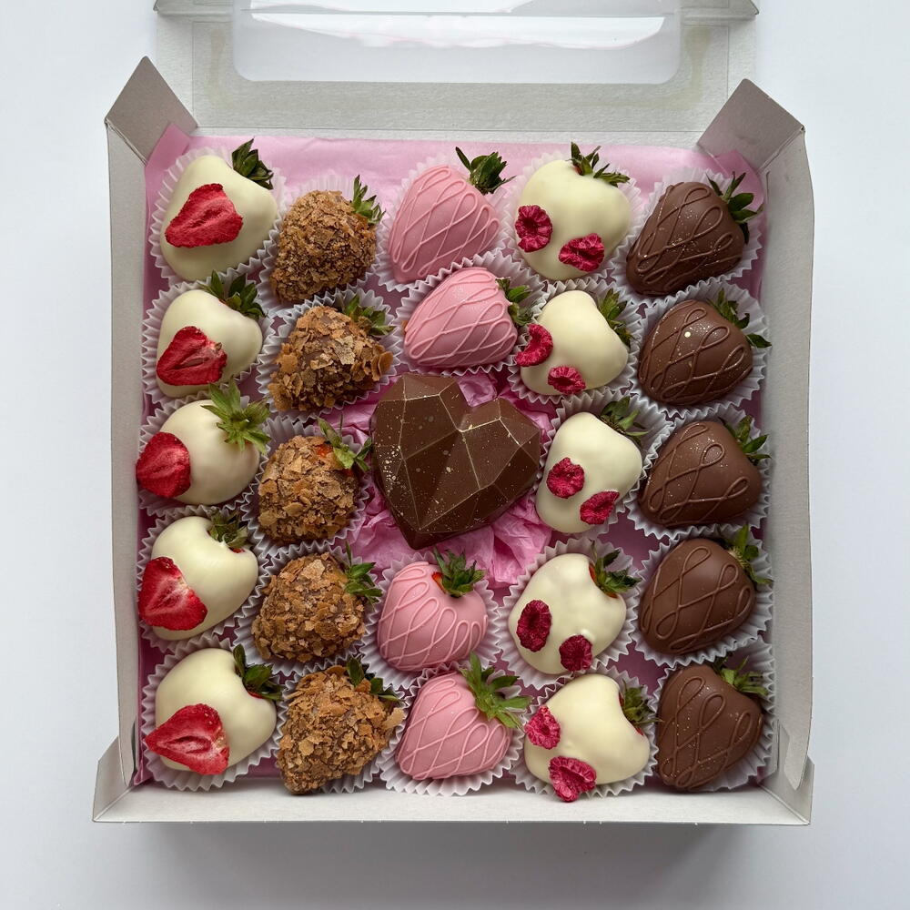 Клубника в шоколаде с дубайским сердцем