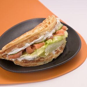 Вафля с лососем