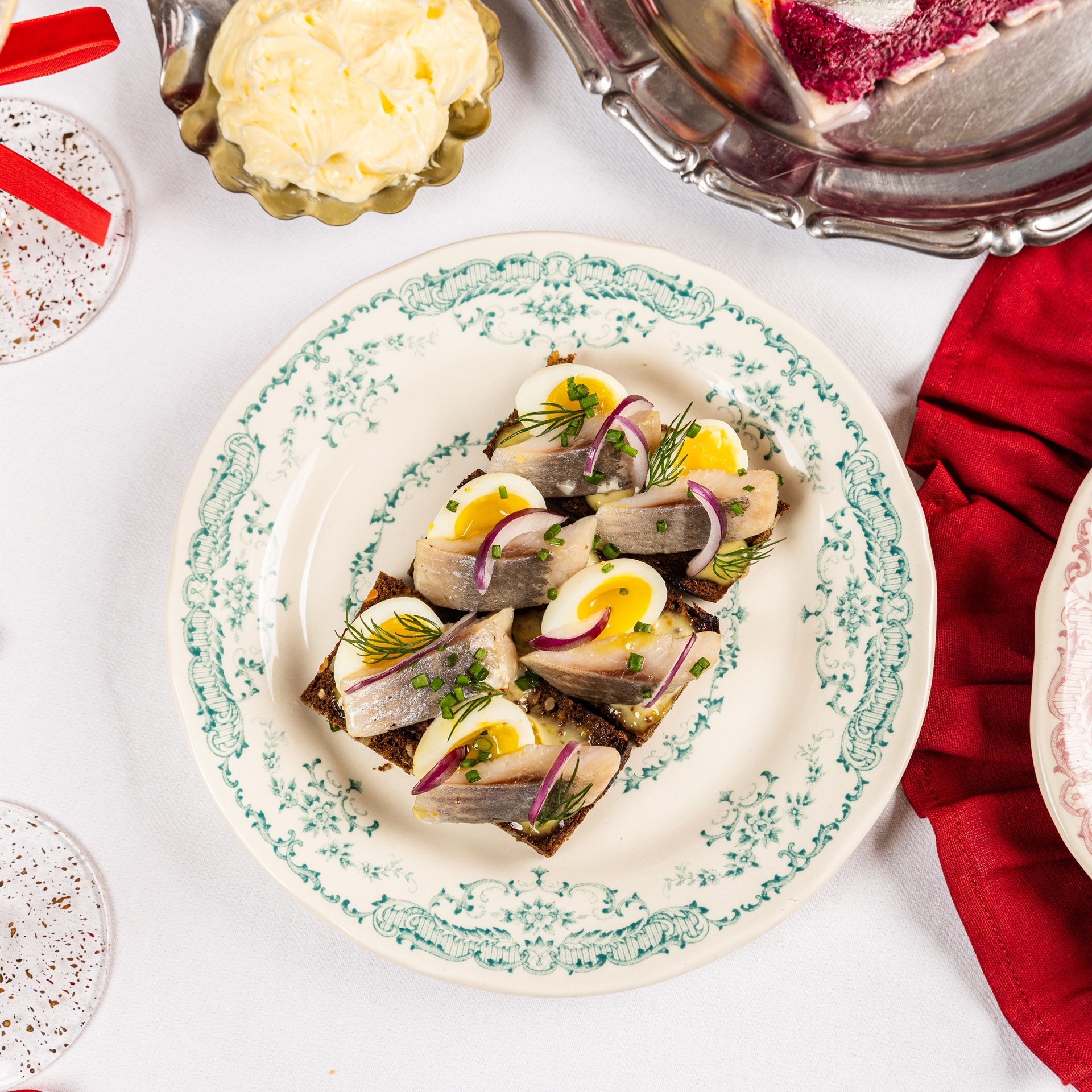 Брускетта с сельдью