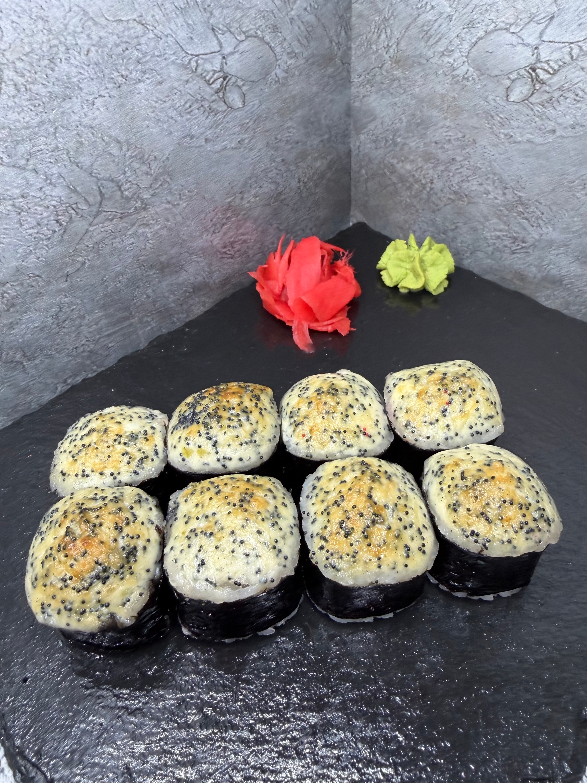 Запечённый лосось и тигровая креветка