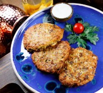 Картофельные драники с грибами и соусом тартар