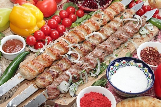 Ассорти Люля-Кебаб из телятины, баранины и курицы на мангале