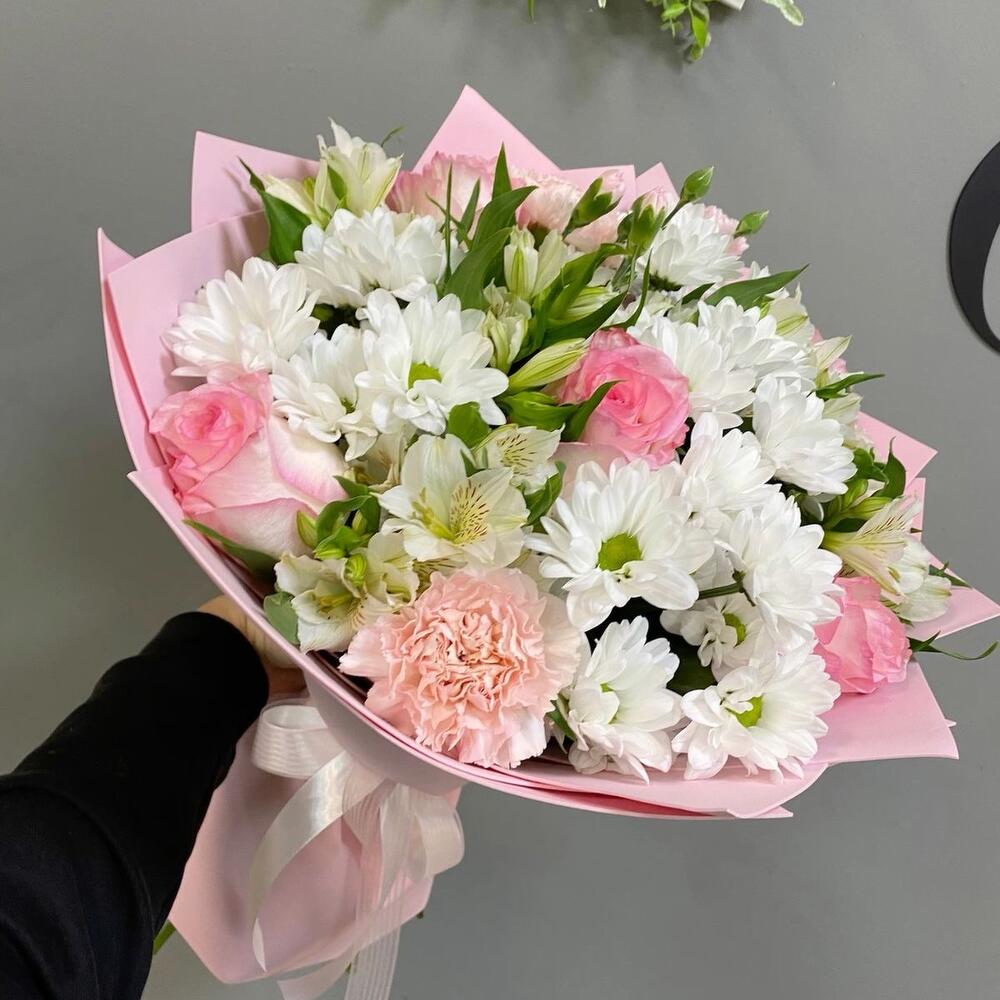 Букет из хризантем и альстромерии