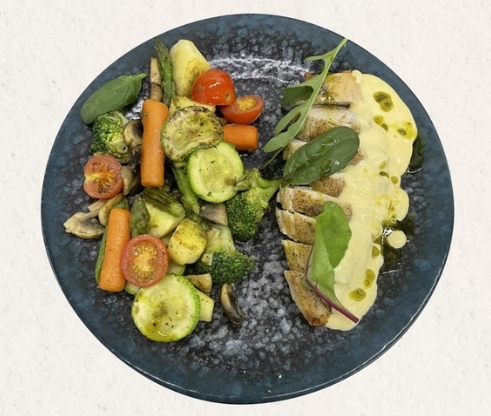 Куриная грудка с овощами