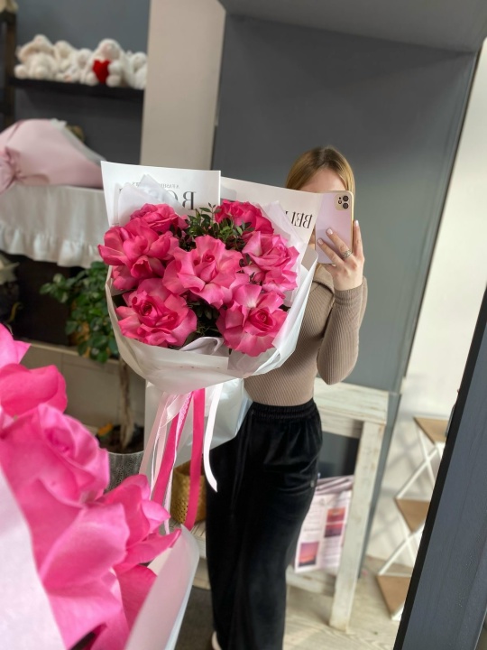 Яркий букет из 7 французских роз