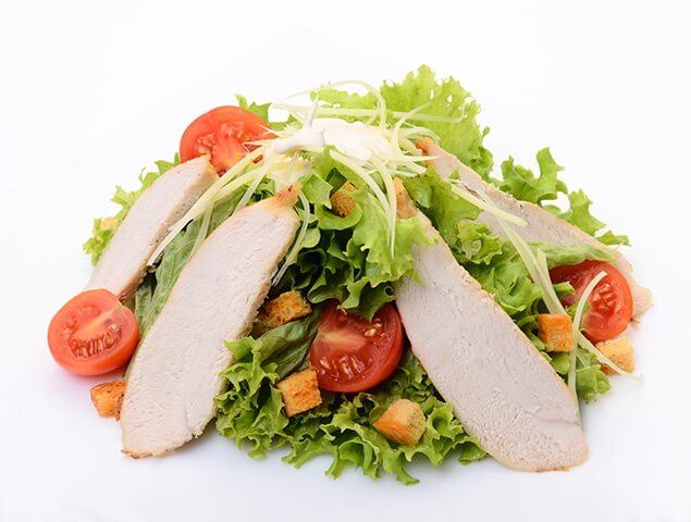 Салат Цезарь с курицей