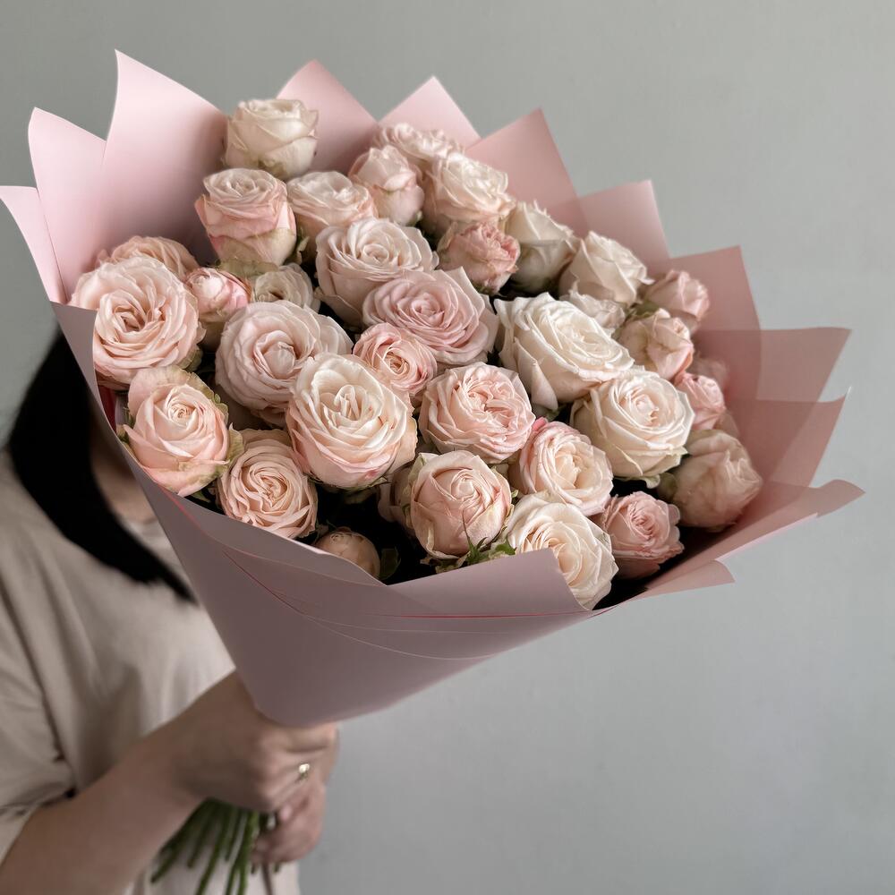 Нежный букет из 19 кустовых роз Бомбастик