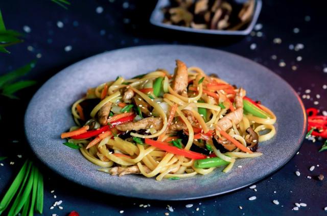 Пшеничная лапша с кур. филе в соусе терияки