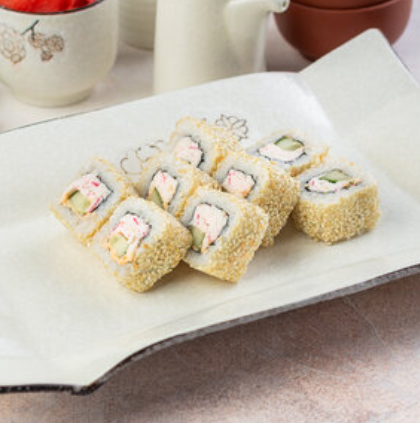 Ролл Калифорния в кунжуте