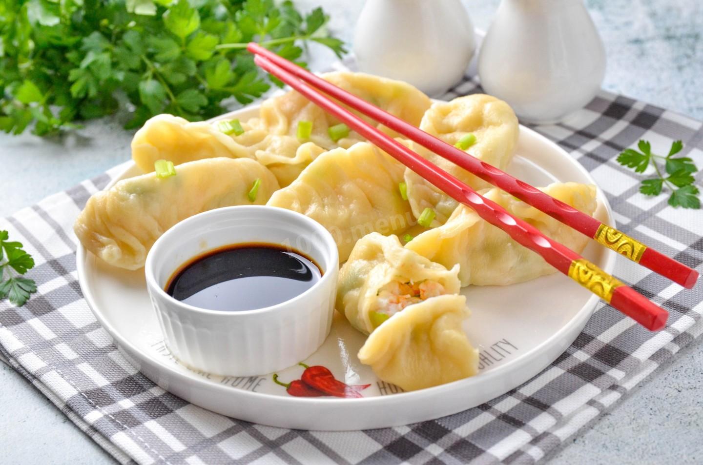 Дамплинги королевские из свинины с креветками и морскими водорослями